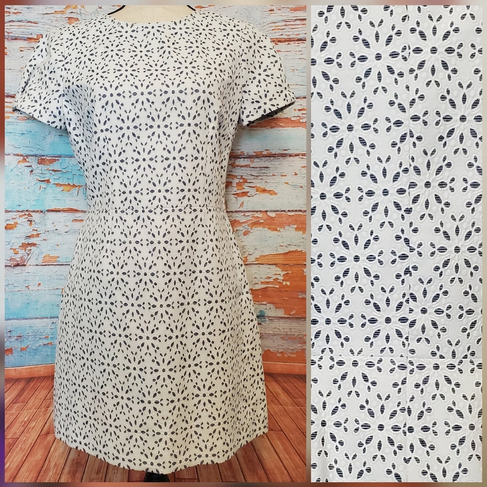 Brooks Brothers
Short Sleeve Chambray Eyelet Shift